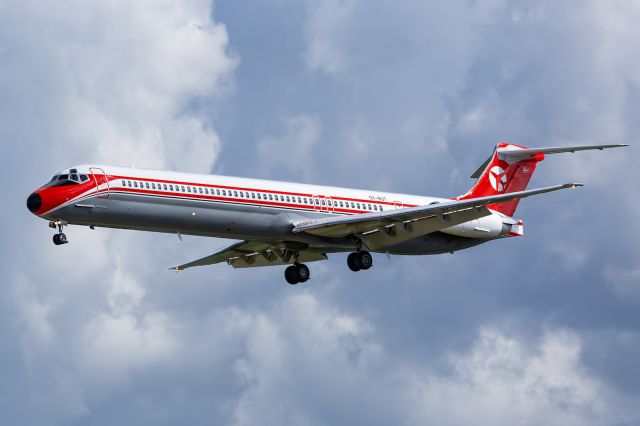 McDonnell Douglas MD-82 (OY-RUT)