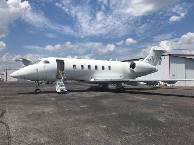 Canadair Challenger 350 (N350AT)