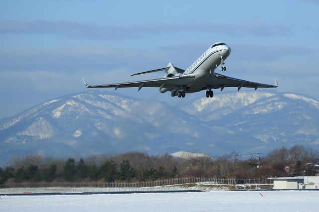 Bombardier Global Express (JA006G) - 08 december2015 hakodate airport hokkaido japan