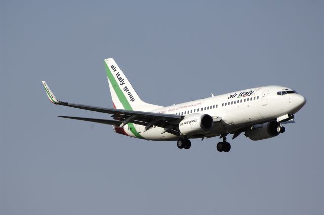 Boeing 737-700 (EI-IGU) - Final Approach to NRT Airport R/W16L on 2012/04/08