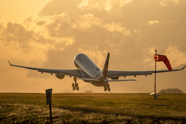 Airbus A330-200 (EC-MIL)