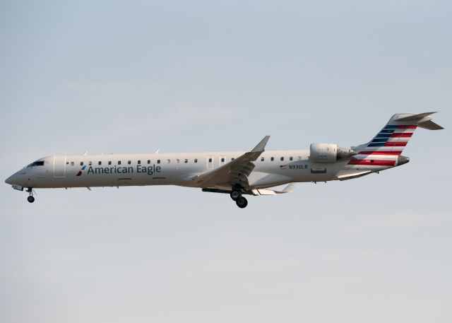 Canadair Regional Jet CRJ-900 (N930LR)