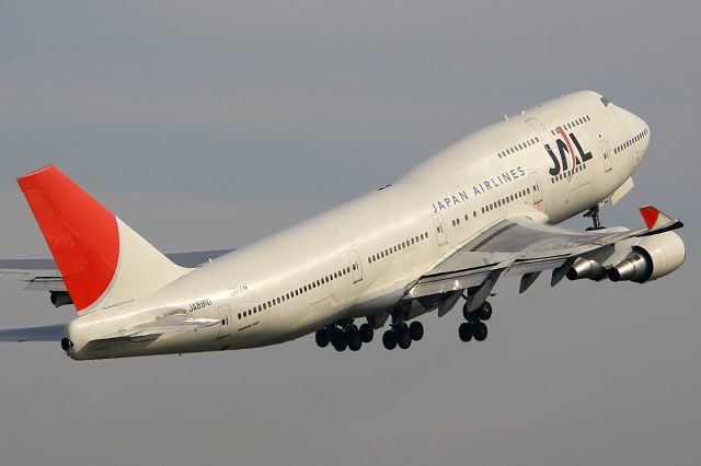 Boeing 747-400 (JA8910)