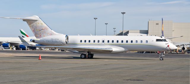 Bombardier Global Express (ZS-SYH) - Interesting colors on the Global Express @ KBOS Logan Airport