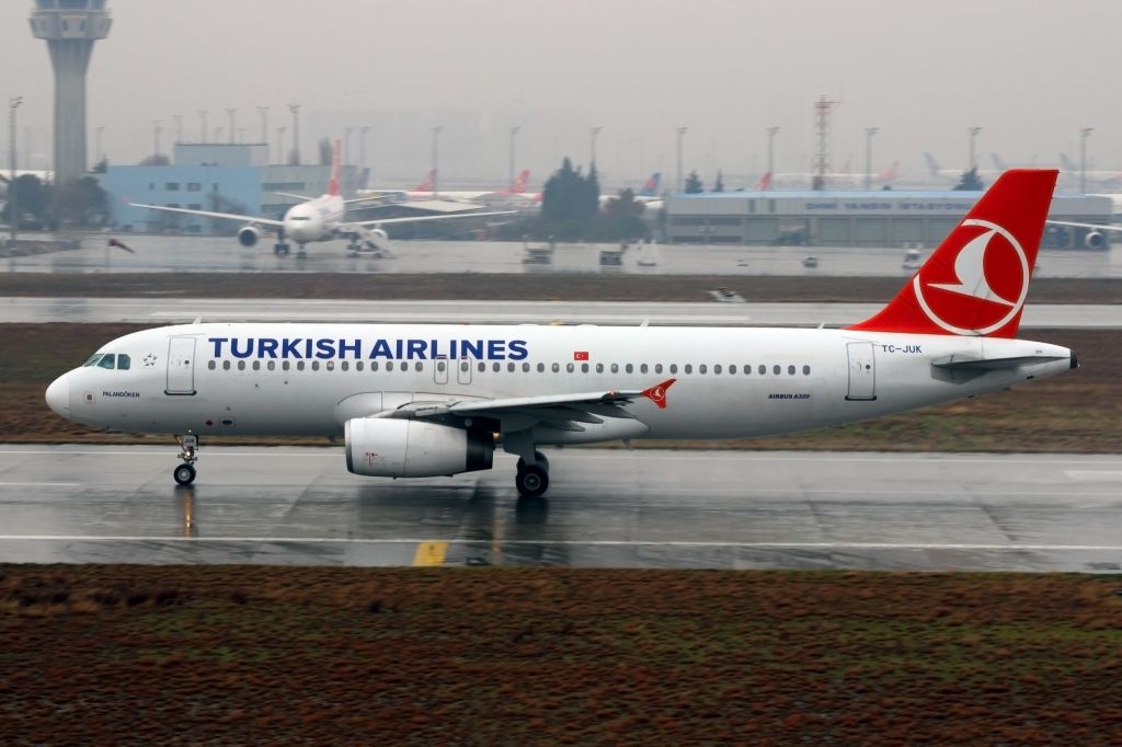 Airbus A320 (TC-JUK)