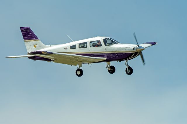 Piper Cherokee Arrow (N966WC)