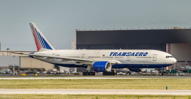 Boeing 777-200 (EI-UNU)