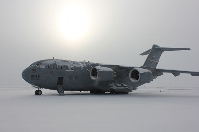 Boeing Globemaster III (94-0068) - Not much sun shining on this C-17A Globemaster.