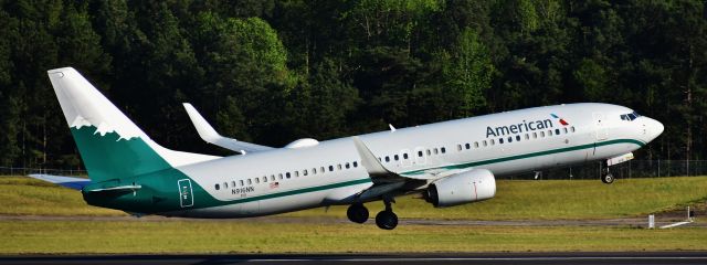 Boeing 737-800 (N916NN) - Departure back to MIA in the warm glow of sunset, the Reno Air retrojet was a boon to these quarantined sore eyes.  From the RDU parking deck, 4/11/20.