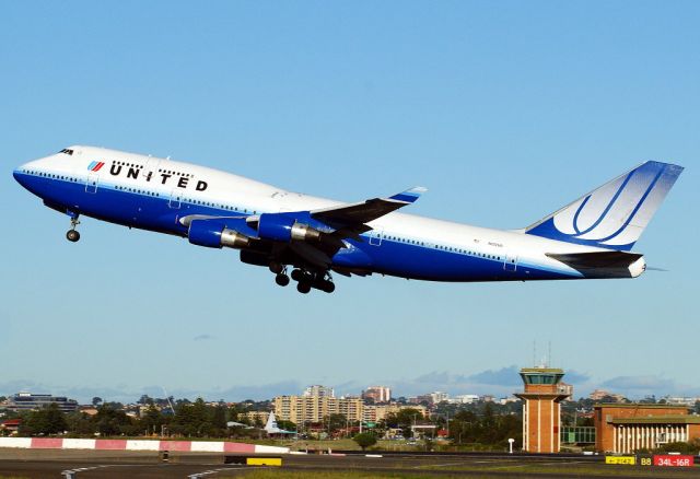 Boeing 747-400 (N122UA)