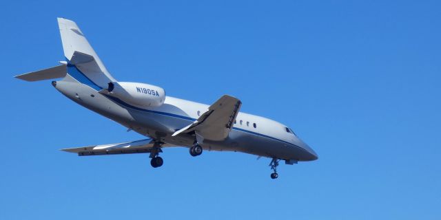 Dassault Falcon 2000 (N190SA) - About to touch down is this 2002 Dassault Falcon 2000 from the Winter of 2024.