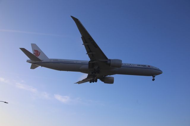 BOEING 777-300ER (B-2088)