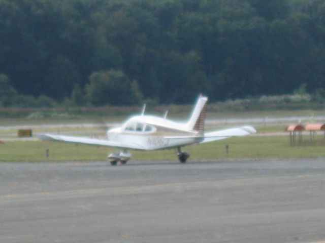 Piper Cherokee (N10GJ) - Taxiing out for takeoff runway 14.