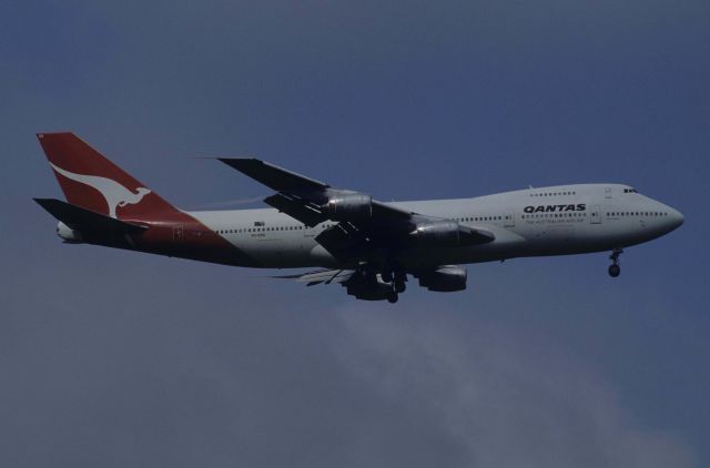 Boeing 747-200 (VH-EBQ) - Final Approach to Narita Intl Airport Rwy34L on 1998/07/18