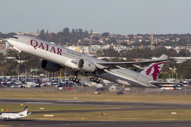 BOEING 777-300 (A7-BAH)