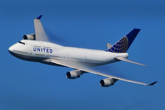 Boeing 747-200 (N127UA) - New United on incoming approach demonstration fly-by at fleet week 2012 San Francisco,Ca.