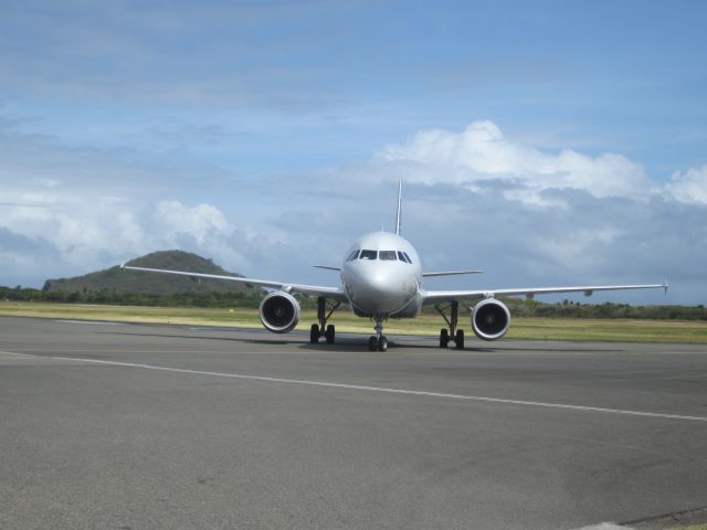 Airbus A320 (N105UW)