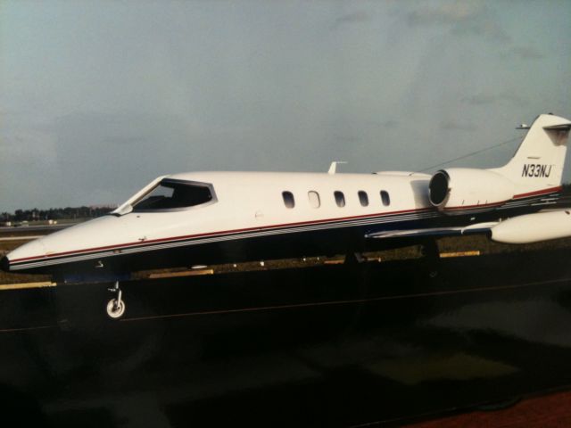 Learjet 35 (N33NJ)