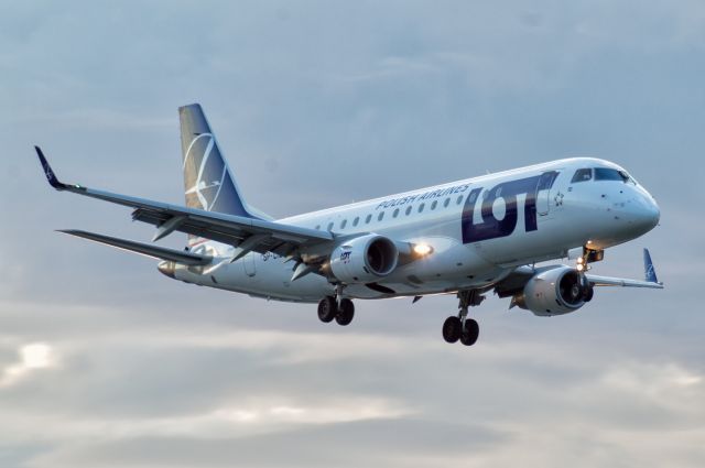 Embraer ERJ 175 (SP-LID) - Warsaw Airport , 22.05.2018.