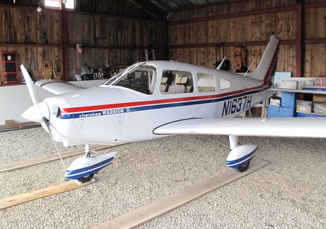 Piper Cherokee (N1637H) - Nice little airport near the Canadian border.