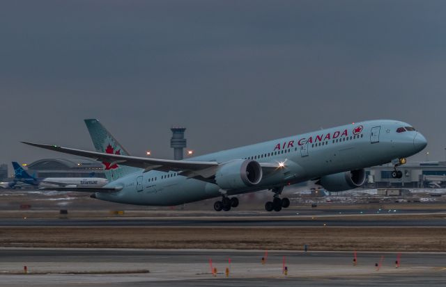 Boeing 787-9 Dreamliner (C-FGFZ) - Air Canada 101 gets underway from YYZ bound for Vancouverbr /February 18th 2018, 6:56am