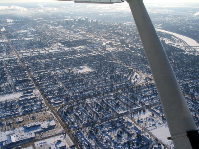 Cessna Skyhawk (C-GZHN) - Departing runway 34 from CYXD (Edmonton City Centre)