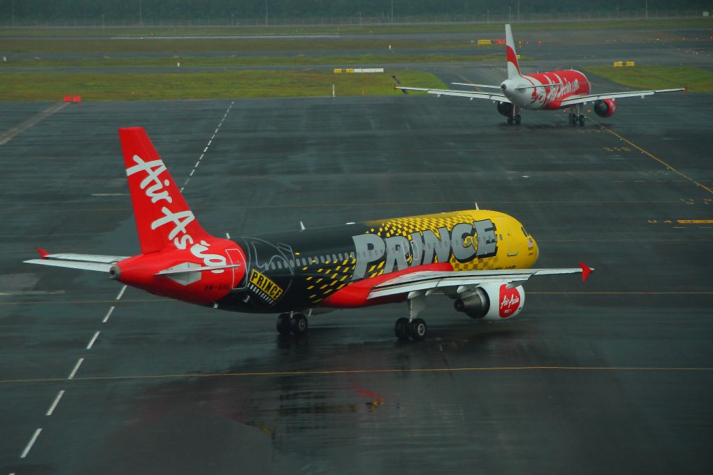 Airbus A320 (9M-AHL)