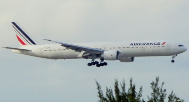 BOEING 777-300ER (F-GZNP)