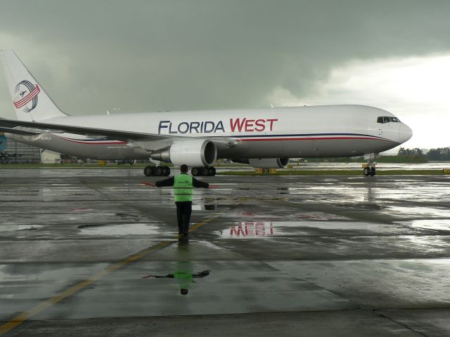 BOEING 767-300 (N316LA)