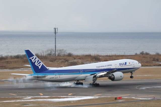 Boeing 777-200 (JA742A) - 30 December 2016:HND-HKD.