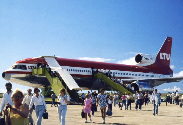 Lockheed L-1011 TriStar (D-AERL) - 1987 at Malé