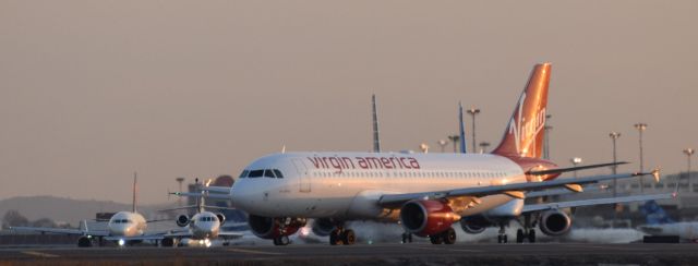 Airbus A320 (N621VA)