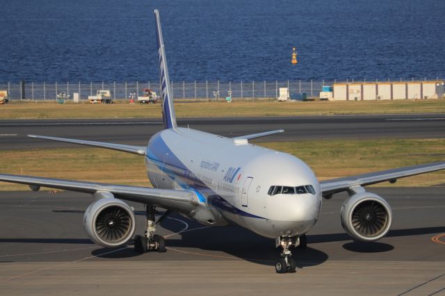 BOEING 777-300 (JA756A) - November 17th 2018:OKA-HND.