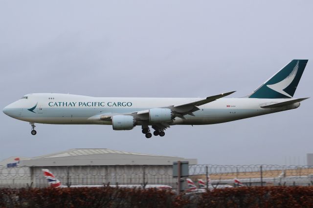 BOEING 747-8 (B-LJE) - A Cathay Pacific Cargo B747-8F on final approach into LHR, Landin on runway 27L.br /br /Location: Great South-West Road.br /Date: 01.01.23 (dd/mm/yy).