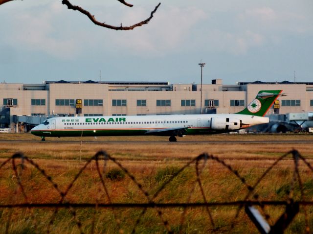 McDonnell Douglas MD-90 (B-17923)