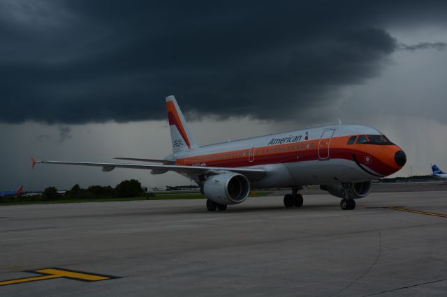 Airbus A319 (N742PS) - Taxing out before the storm.