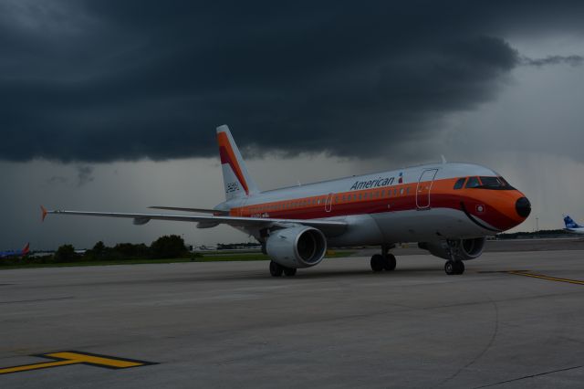 Airbus A319 (N742PS) - Taxing out before the storm.