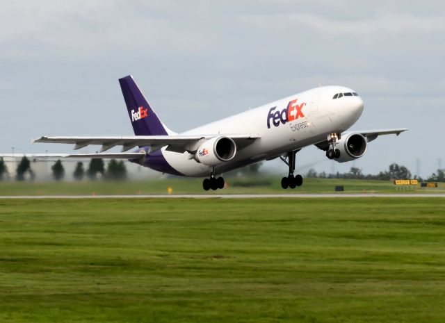 Airbus A300F4-600 (N660FE) - Leaving for JFK airport.