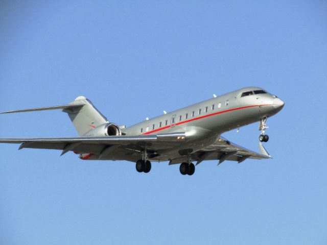 Bombardier Global 5000 (N504VJ) - Landing RWY 20R