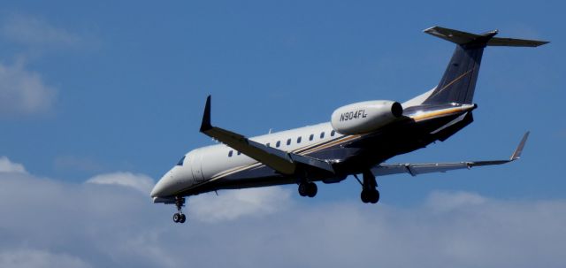 Embraer Legacy 600/650 (N904FL) - About to touch down is this 2004 Embraer Legacy 600 in the Autumn of 2024.