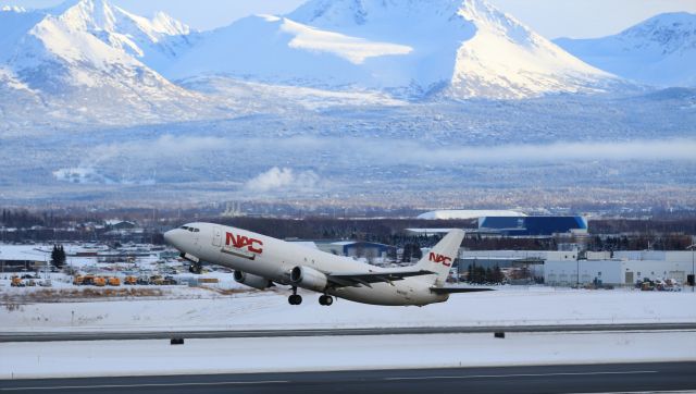 BOEING 737-400 (N401YK)