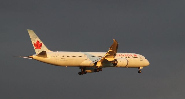 Boeing 787-8 (C-FGHZ) - 4/22/23 last rays while inbound Rwy 17R