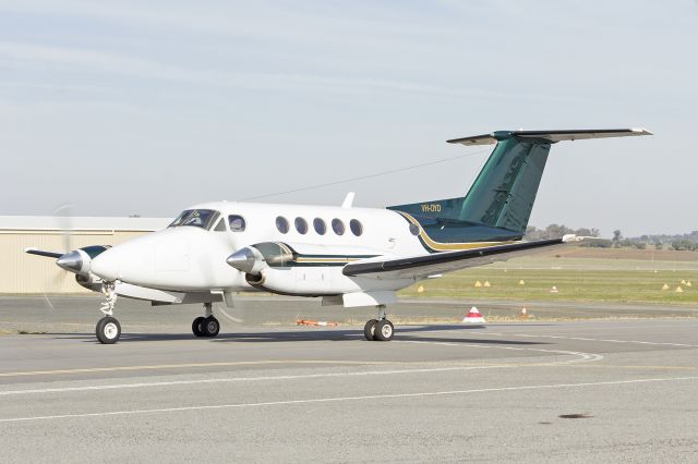Beechcraft Super King Air 200 (VH-OYD) - Beech B200 King Air (VH-OYD) at Wagga Wagga Airport.