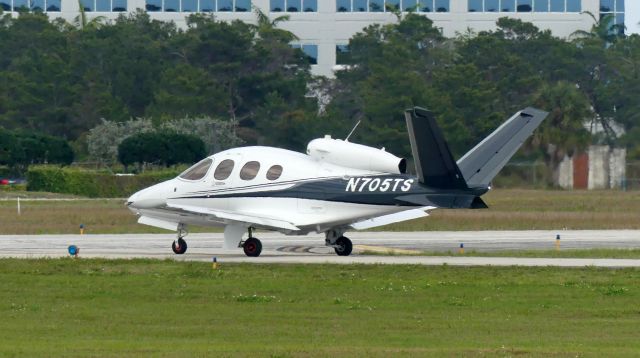 Cirrus Vision SF50 (N705TS)