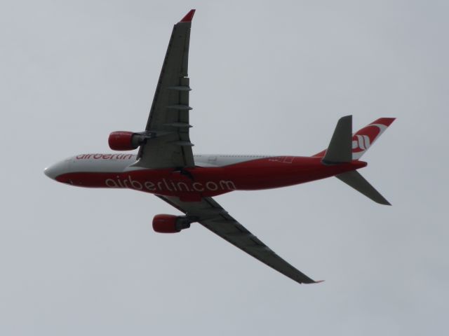 Airbus A330-200 (D-ALPF)