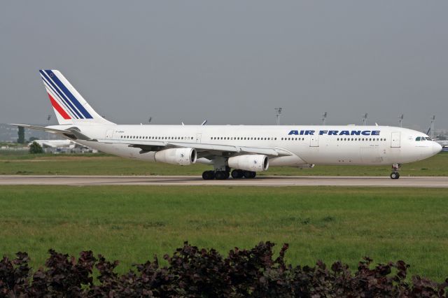 Airbus A340-300 (F-GNIH)