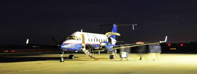 Beechcraft 1900 (N195GL) - Early morning departure