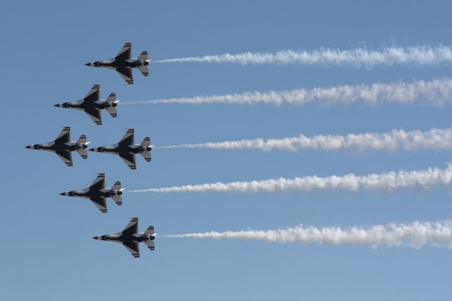 Lockheed F-16 Fighting Falcon — - Fairchild AFB Skyfest 2010