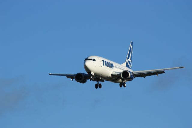 — — - Landing @ LHR