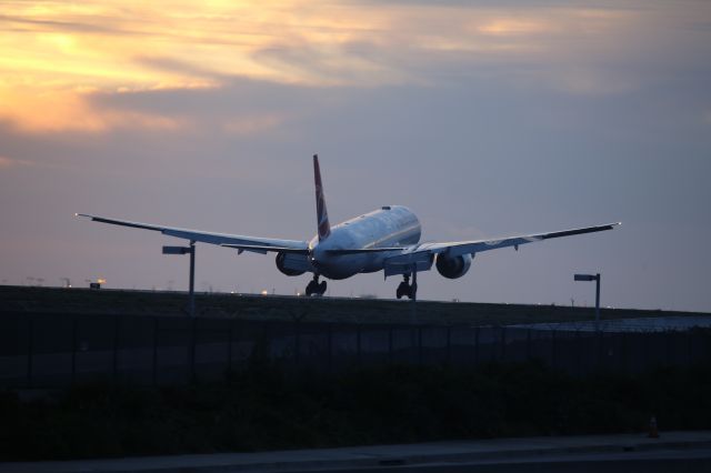 BOEING 777-300ER (TC-JJT)